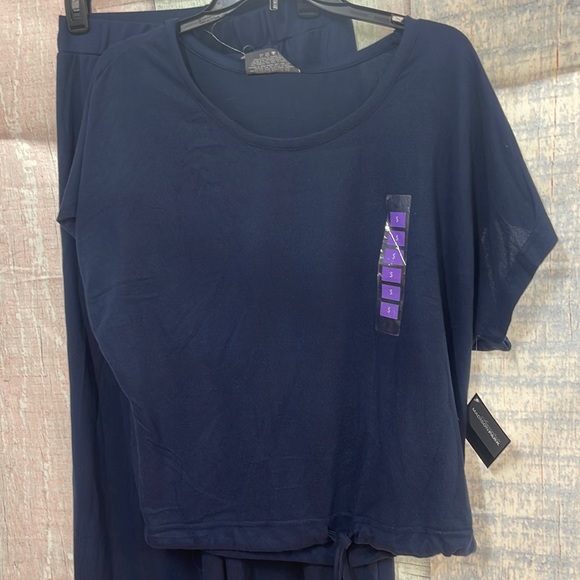 - Brand new with tags Woman’s Madison Park - Signature 2pc Lounge Set. Siz… - Picture 5 of 16